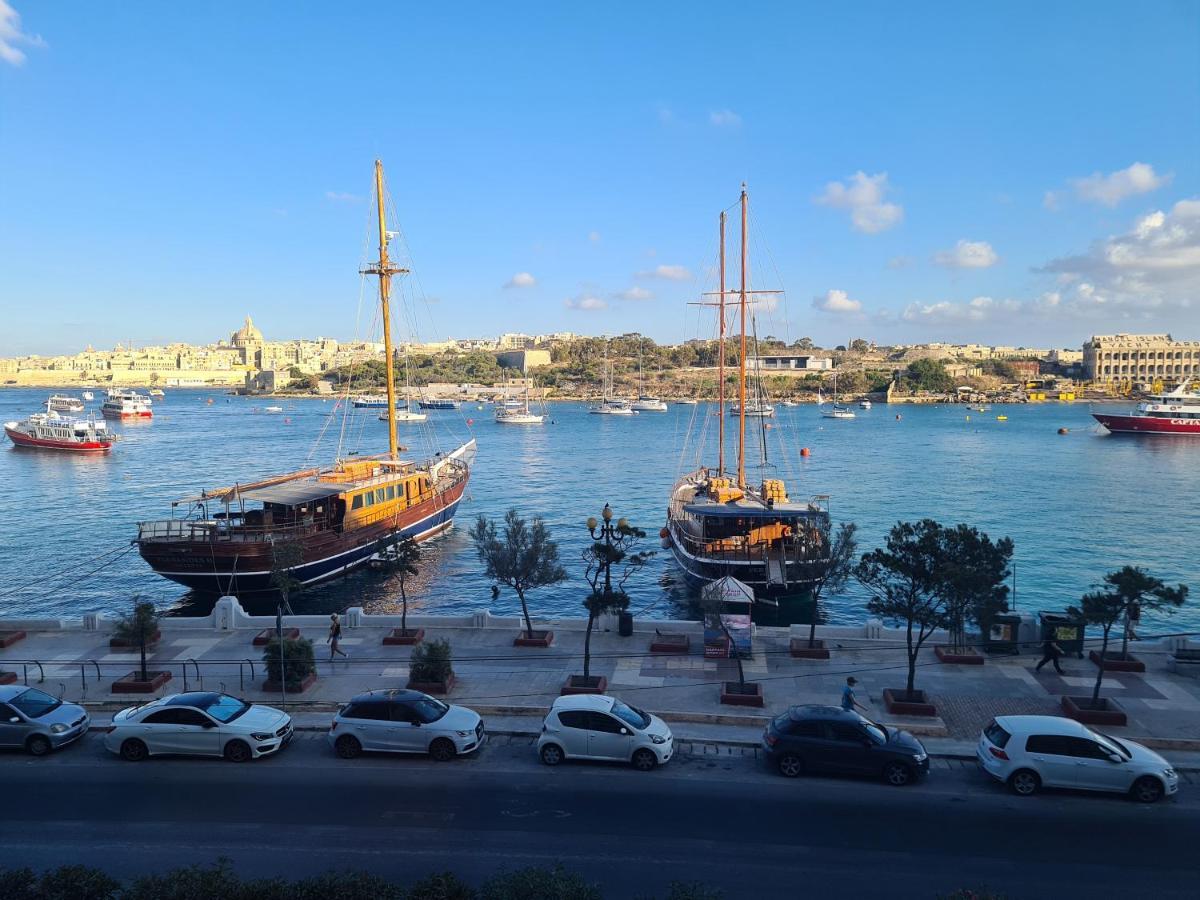 Spacious Seafront Apt Next To Sliema-Valeta Ferry Apartment Exterior photo